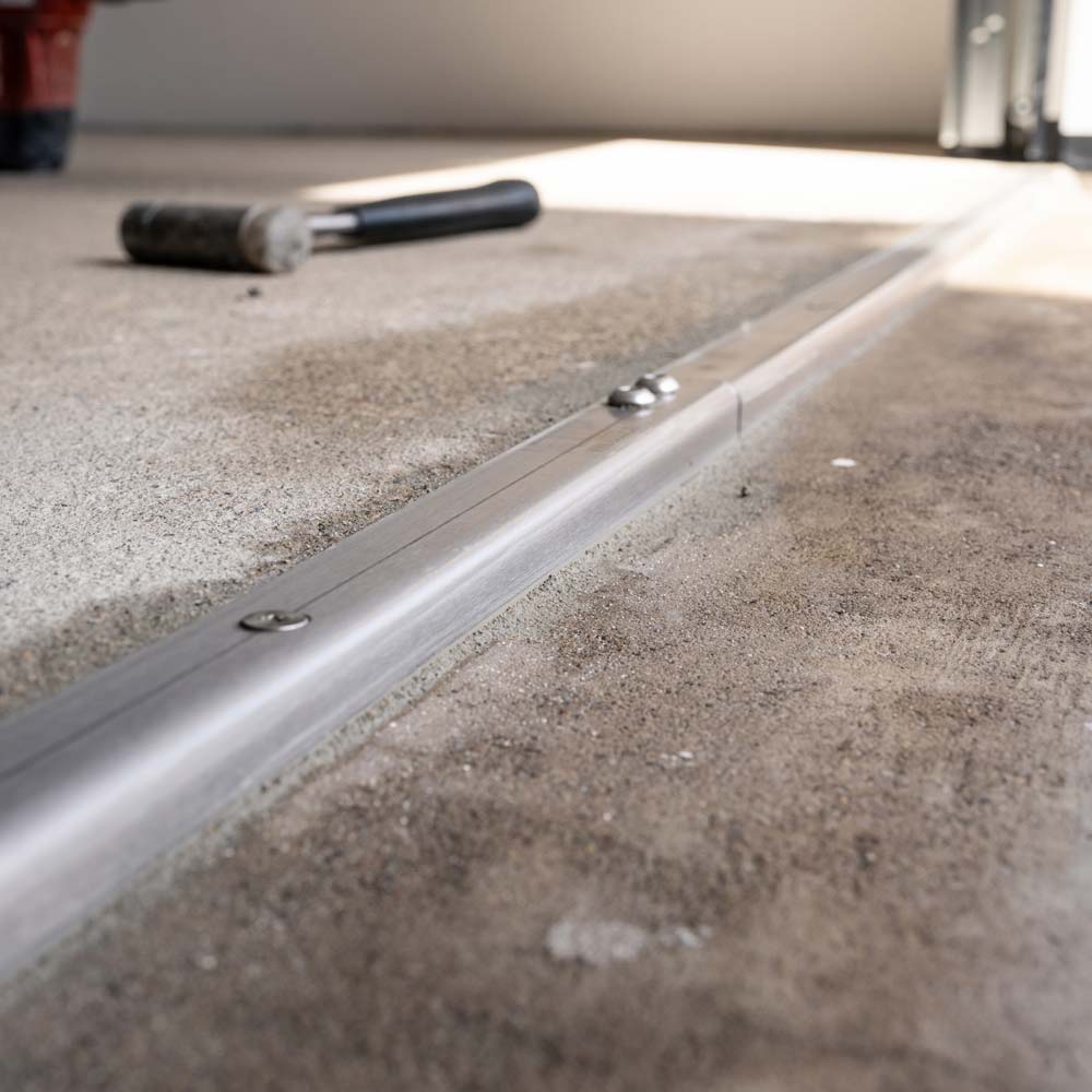 4DOOR Bodenschienen 2 teilig aus Edelstahl, 2495 mm für Schwing- & Sektionaltore BILD 1