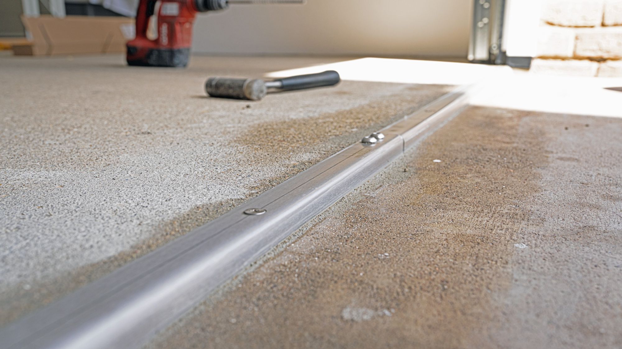 4DOOR Bodenschienen 2 teilig aus Edelstahl, 2185 mm für Schwing- & Sektionaltore BILD 1